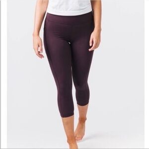 Zyia Active Pocket Brilliant Hi-Rise Capri‎ 20" Leggings in Purple size 4